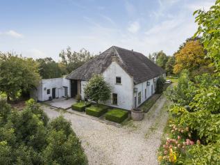 Herbestemmen karakteristieke boerderij Dongen